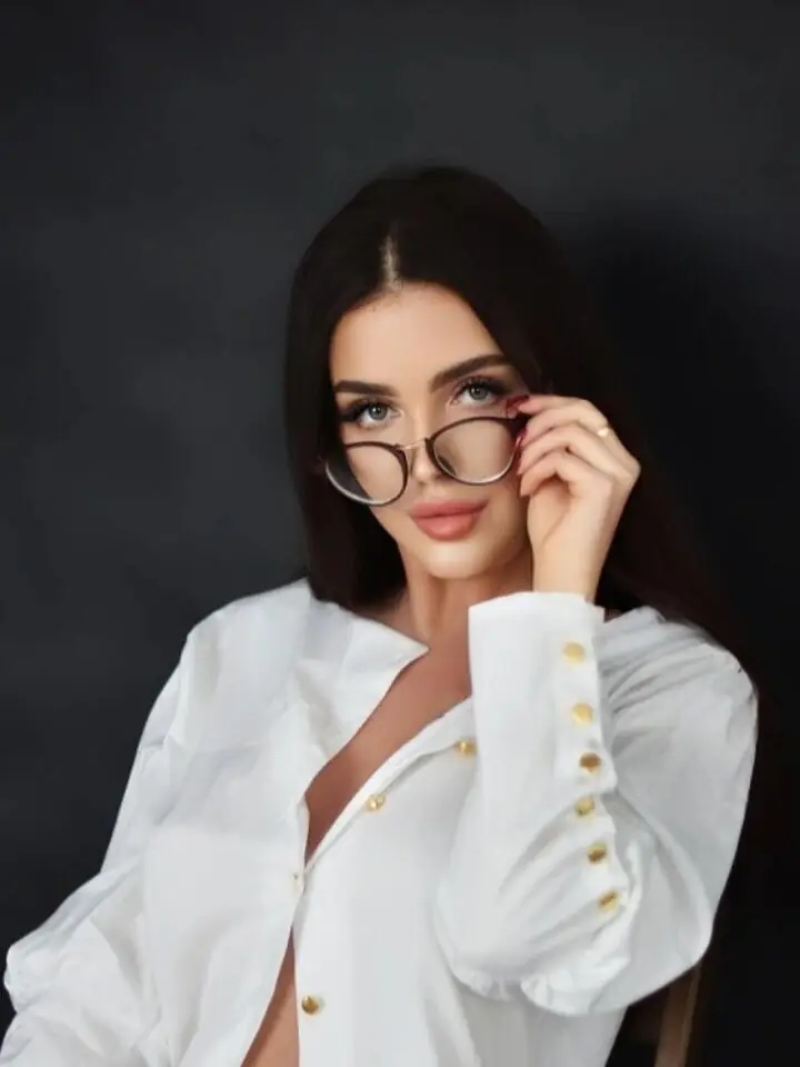אווה — חשפנית בגוש דן